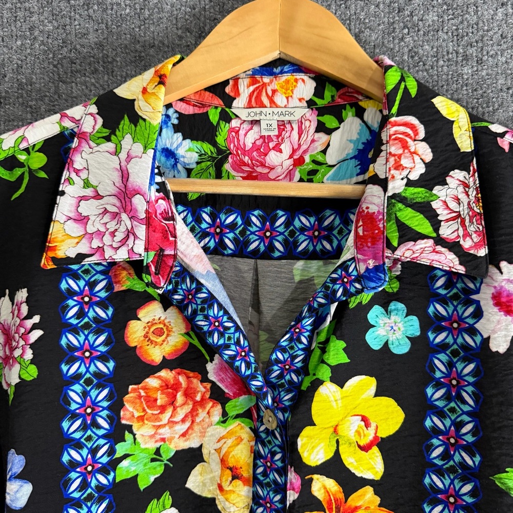 John Mark Womens Floral Button Front Tunic Top Size 1X Black Multicolor Vacation - Picture 6 of 12
